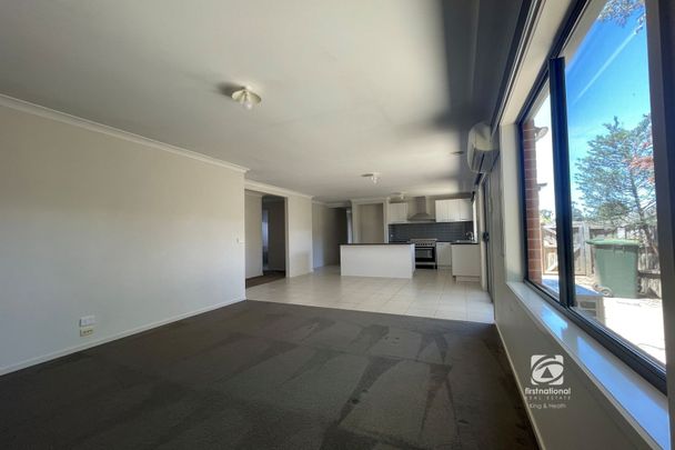 SUPERB LOCATION - MODERN FITTINGS THROUGHOUT! - Photo 1