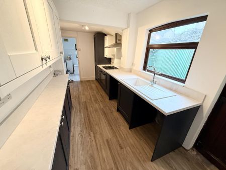 3 bedroom terraced house to rent - Photo 3