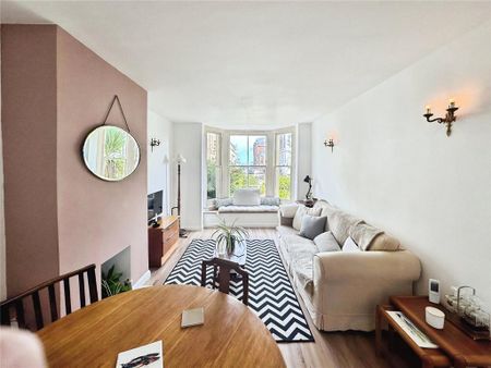 2 bedroom flat to rent - Photo 2