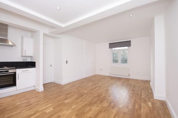 1-bedroom first floor flat, Courtfield Gardens, London, W13 0EZ - Photo 1