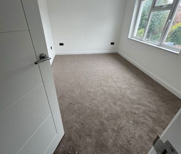 3 Bed Detached House, Long Lane, CR0 - Photo 3