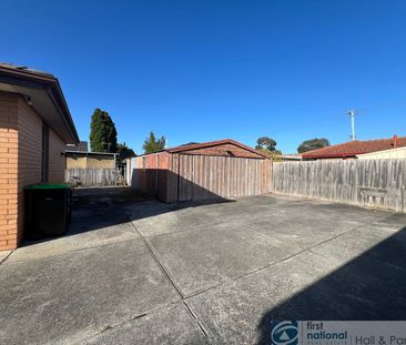 WELL PRESENTED HOME IN QUIET LOCATION - Photo 6