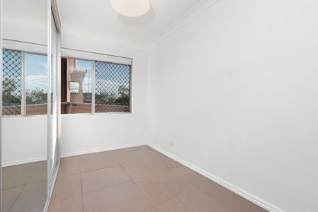 Top floor, recently renovated apartment - Photo 4