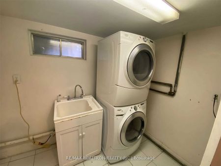 For Lease - 868 Magnolia Avenue, Newmarket, Ontario - Photo 2