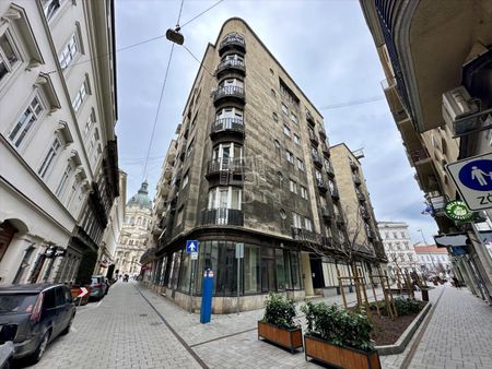 Kiadó átlagos állapotú lakás - Budapest VI. kerület - Fotó 2