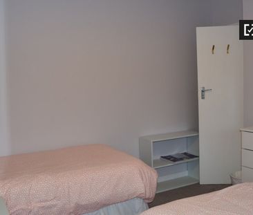 Room for rent in 3-bedroom apartment in Raheny, Dublin - Photo 3