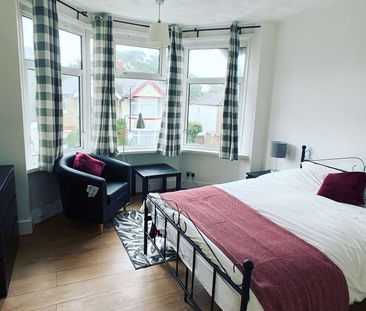 Newly refurbished professional house share near Highfield Room 2 - Photo 1