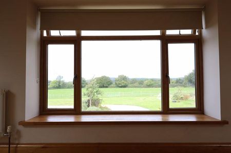 2 bedroom barn conversion to rent - Photo 2