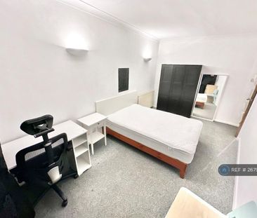 1 bedroom in a house share to rent - Photo 2