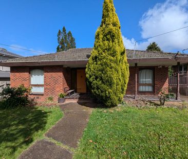 Private and spacious home in excellent location - Photo 3