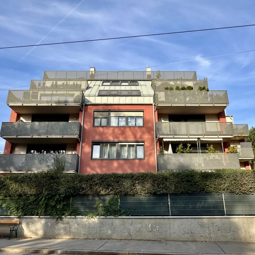 Exklusive 5-Zimmer-Dachgeschosswohnung mit großzügigem Grundriss und sonnigem Balkon! - Photo 1