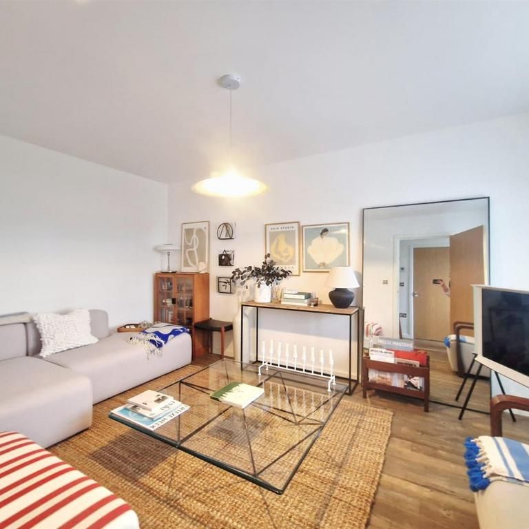 3 bedroom semi-detached house to rent - Photo 1