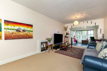 6 bedroom detached house to rent - Photo 2