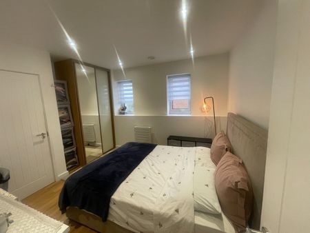 2 Bed Flat, Cezanne Road, W3 - Photo 3