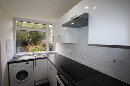 2 bedroom terraced house to rent - Photo 4