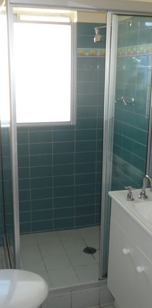 Neat Two Bedroom Top Floor Unit - Photo 1