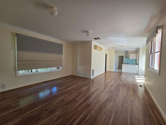 Spacious 3 Bedroom Family Home in Prime Carnegie Location - Photo 1
