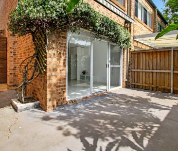 Secluded, Stylish & Sunlit Corner Townhouse in 'Kinrara Mews' - Photo 5