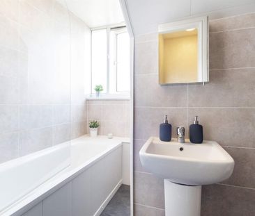 Knowle Terrace, Burley, LS4 2PA, Leeds - Photo 5