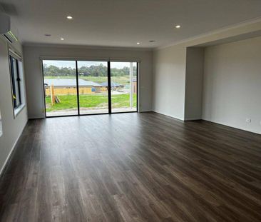 SPACIOUS FAMILY HOME - Photo 1