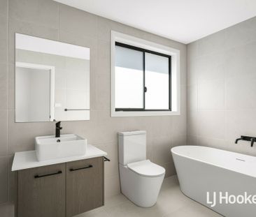 5 Bedroom Home - Great Location! - Photo 1
