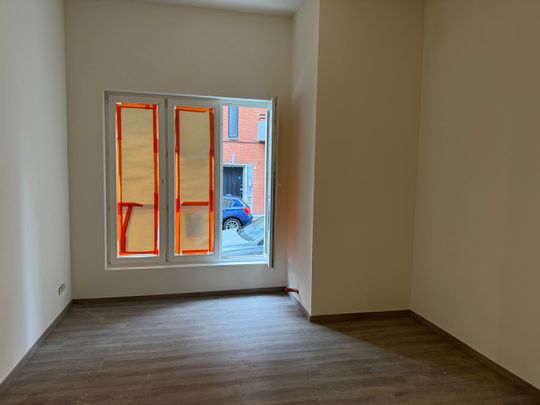 Gelijkvloers studio / volledig vernieuwd / goede ligging - Photo 1