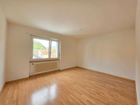 Helle 4-Zimmer-Wohnung mit Balkon ab sofort - Photo 3