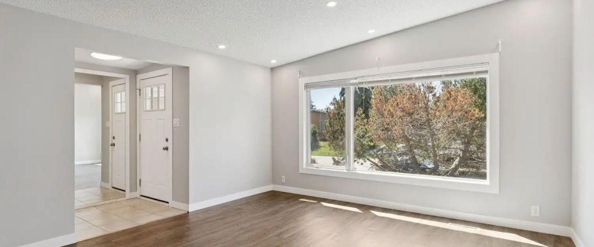 Newly renovated Kingsland Duplex - November possession or earlier — 2 Bedrooms Duplex - Photo 1