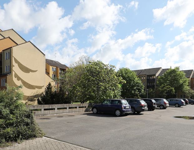 Familienfreundlich 3-Zimmer-Wohnung mit einer Loggia // 1.OG links - Foto 1