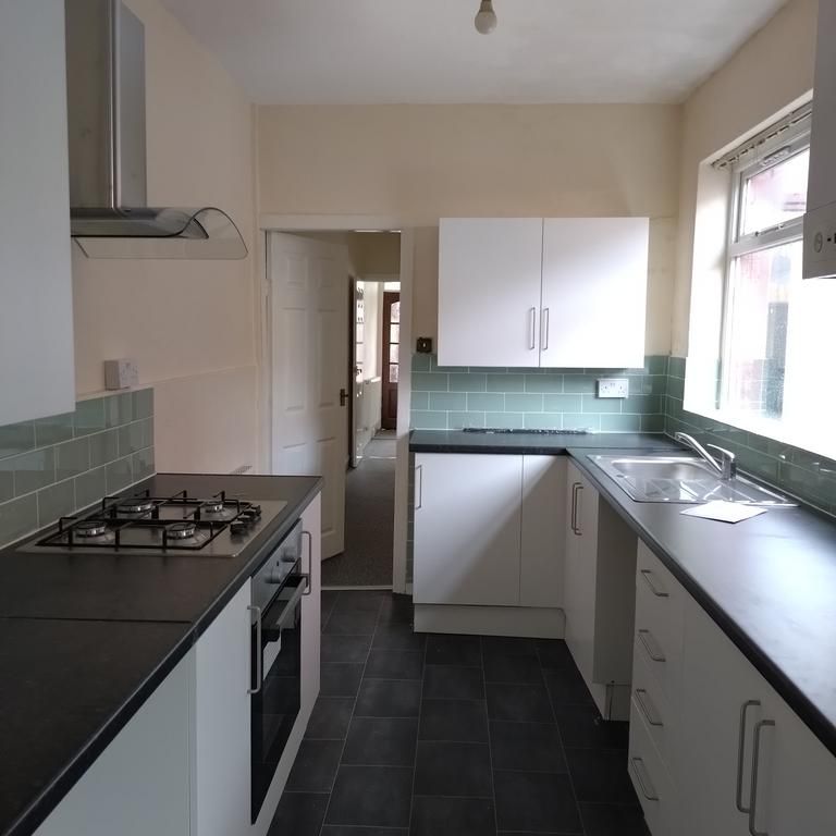 2 bedroom terraced house to rent - Photo 1
