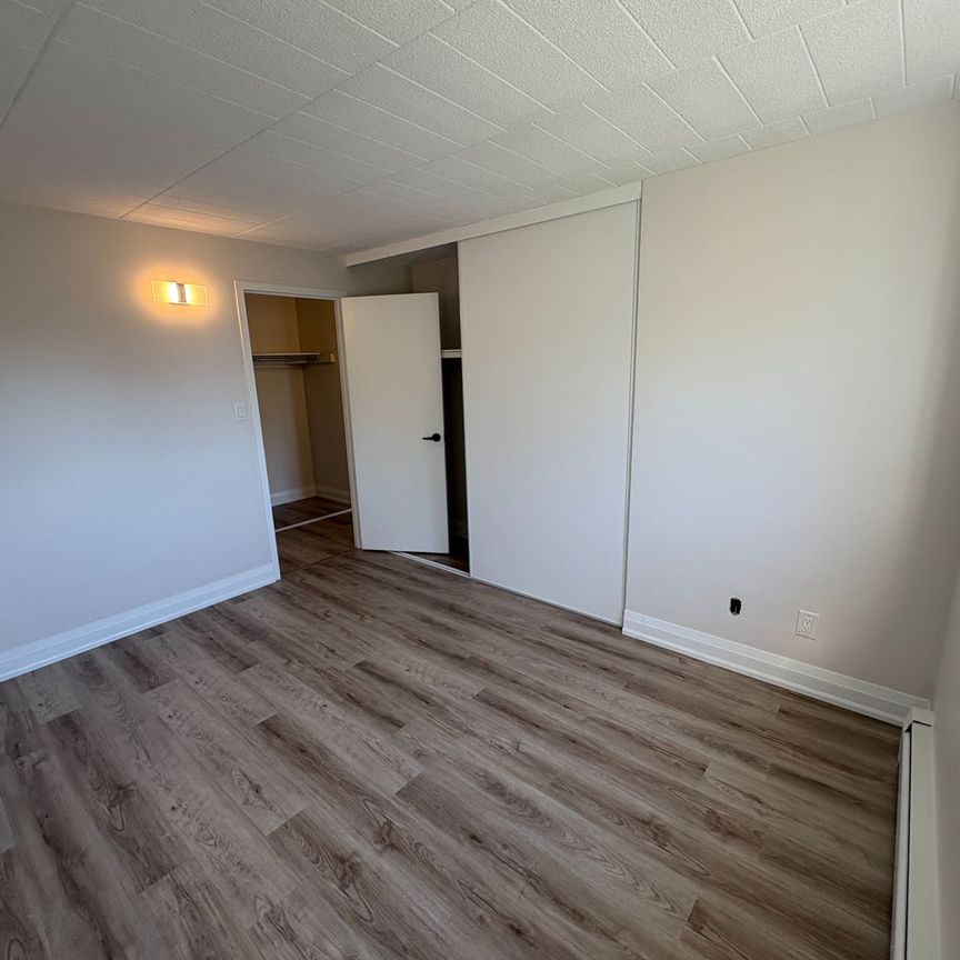 For Lease - 4422 Huron Street Unit# 506, Niagara Falls, Ontario - Photo 1