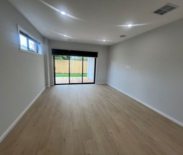 Brand New & Splendid Townhouse in West Footscray! - Photo 1