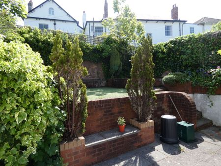 3 bed House - To Let - Photo 4