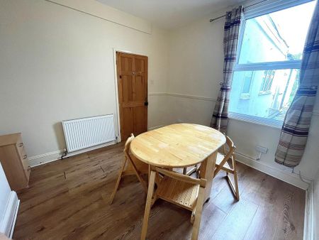 4 bedroom terraced house to rent - Photo 2