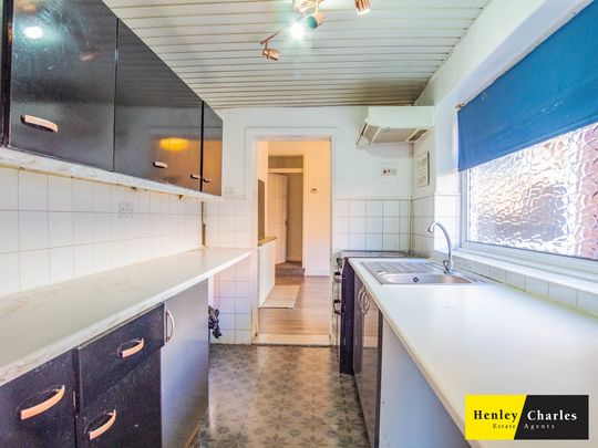 3 Bedroom Mid Terraced House For Rent - Photo 1