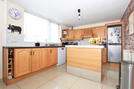 54 Glenmore Park, Lisburn, BT27 4RT - Photo 2
