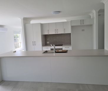 Spacious Three Bedroom Family Friendly Home Located in Mudgeeraba - Photo 4