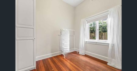 So Cute and perfectly located! - Photo 2