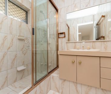 Spacious Villa! - Photo 1