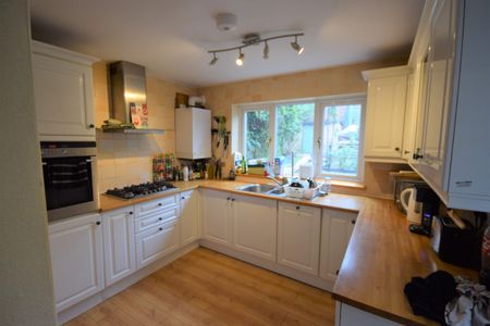 5 Bedroom Student Property- Bedminster - Photo 4