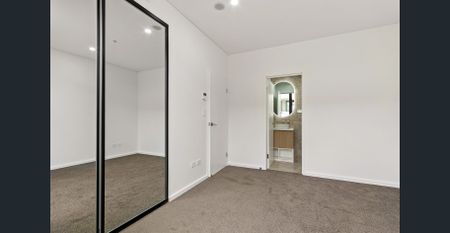 Penthouse Styled 3 Bedroom 2 Bathroom Apartment In the heart of Adamstown - Photo 2