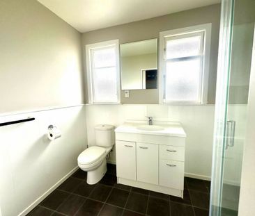 Three bedroom home - Periodic tenancy or short term - Photo 4