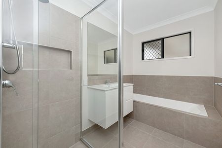 Neat & Low-Maintenance Duplex in a Quiet Mount Louisa Court! - Photo 5