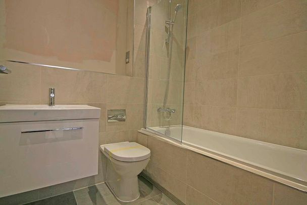 Woodham Lane, New Haw - 3 bedrooms Property for lettings - Seymours - Photo 1
