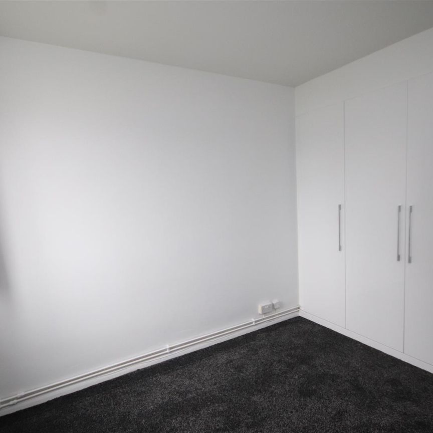 2 bedroom Flat to let - Photo 1