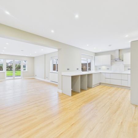 3 bed detached bungalow to rent in Clare Road, Prestwood, Great Missenden, Buckinghamshire, HP16 0NS - Photo 3