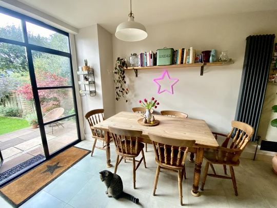 Spacious light-filled double room with en-suite bathroom - Photo 1