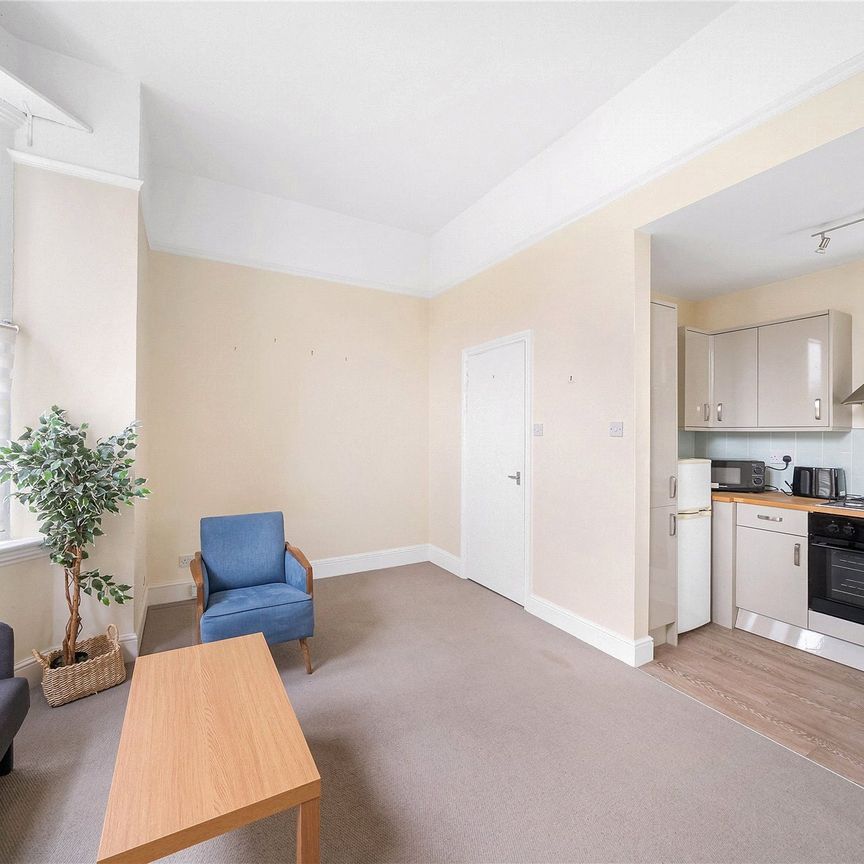 Tierney Road, London, SW2 ground floor flat to rent - Photo 1