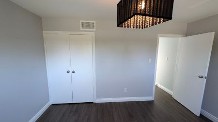 For Lease - 770 Applewood Crescent Unit# 1, Milton, Ontario - Photo 4