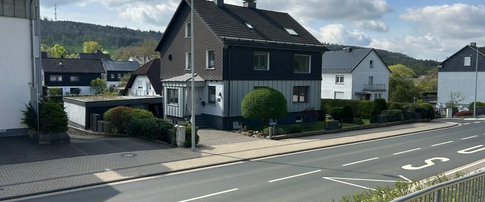 Großzügige Wohnung mit ausgebautem Dachgeschoss zu vermieten! - Foto 1